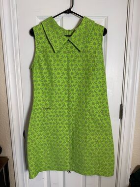 Groovy Sleeveless Green Floral Shift Dress with Point Collar